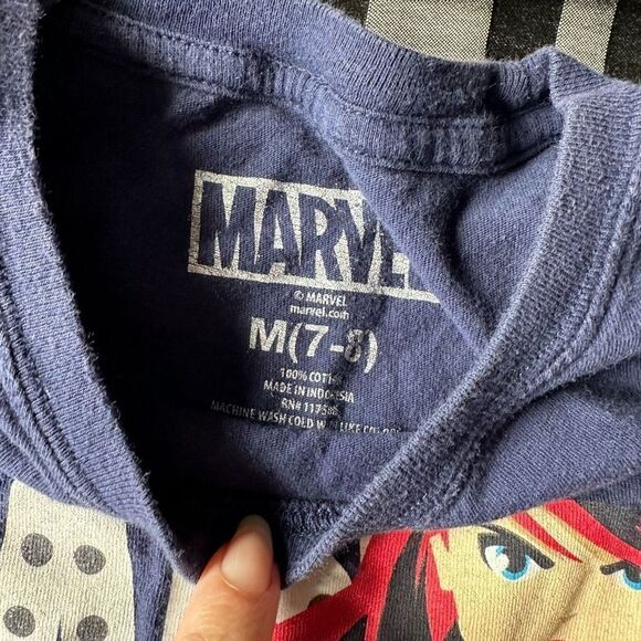 Cubs t-shirt and Marvel t-shirt Girls 2 lot bundle , vneck - Picture 3 of 9